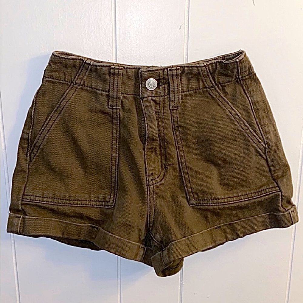 Super cute high wasted shorts. Deep pockets. Accentuates hips. Never worn.